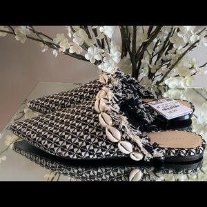 🔥🔥Brand New w/Tags Zara Slide w/Shell Detail 🔥